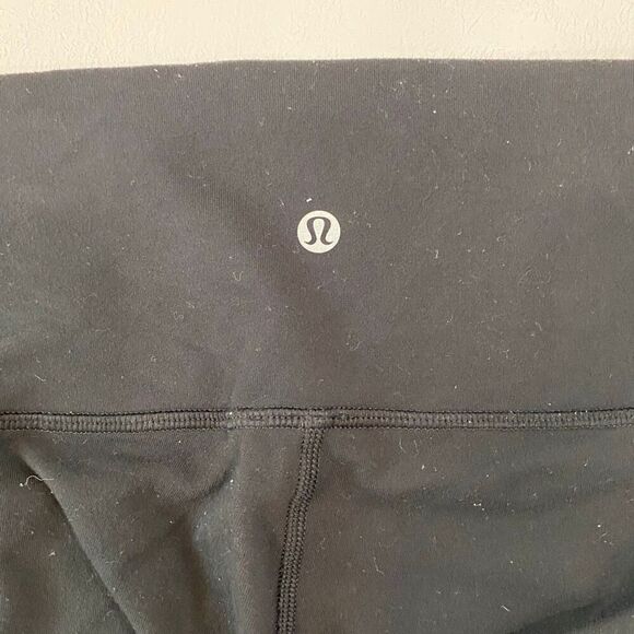 Lululemon Black High Rise Leggings Size 6 | Yoga Pants Athleisure Activewear - Picture 3 of 4